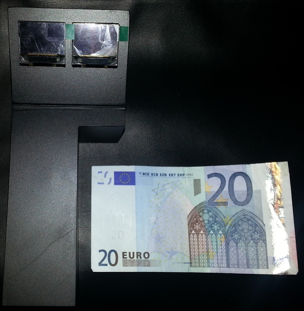 Bild Console Frontseite mit 20 € Schein